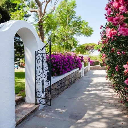 Con Giardino Esclusivo Di 1000 Mq, Piscina, Tennis, Calcio, Bocce Forio di Ischia