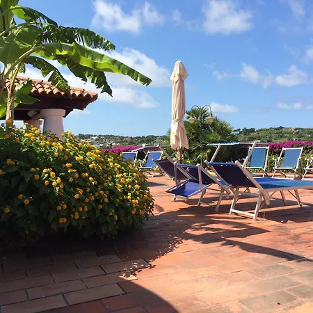 Con Giardino Esclusivo Di 1000 Mq, Piscina, Tennis, Calcio, Bocce * Forio di Ischia