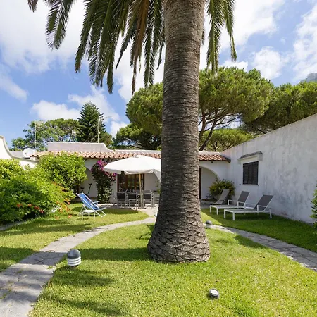 Villa Con Giardino Esclusivo Di 1000 Mq, Piscina, Tennis, Calcio, Bocce *