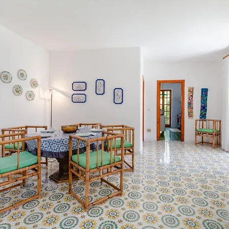 Вилла Con Giardino Esclusivo Di 1000 Mq, Piscina, Tennis, Calcio, Bocce *