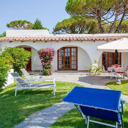 Вилла Con Giardino Esclusivo Di 1000 Mq, Piscina, Tennis, Calcio, Bocce