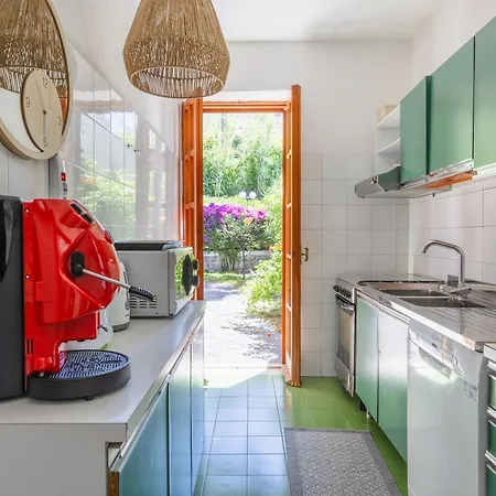 Con Giardino Esclusivo Di 1000 Mq, Piscina, Tennis, Calcio, Bocce Форио